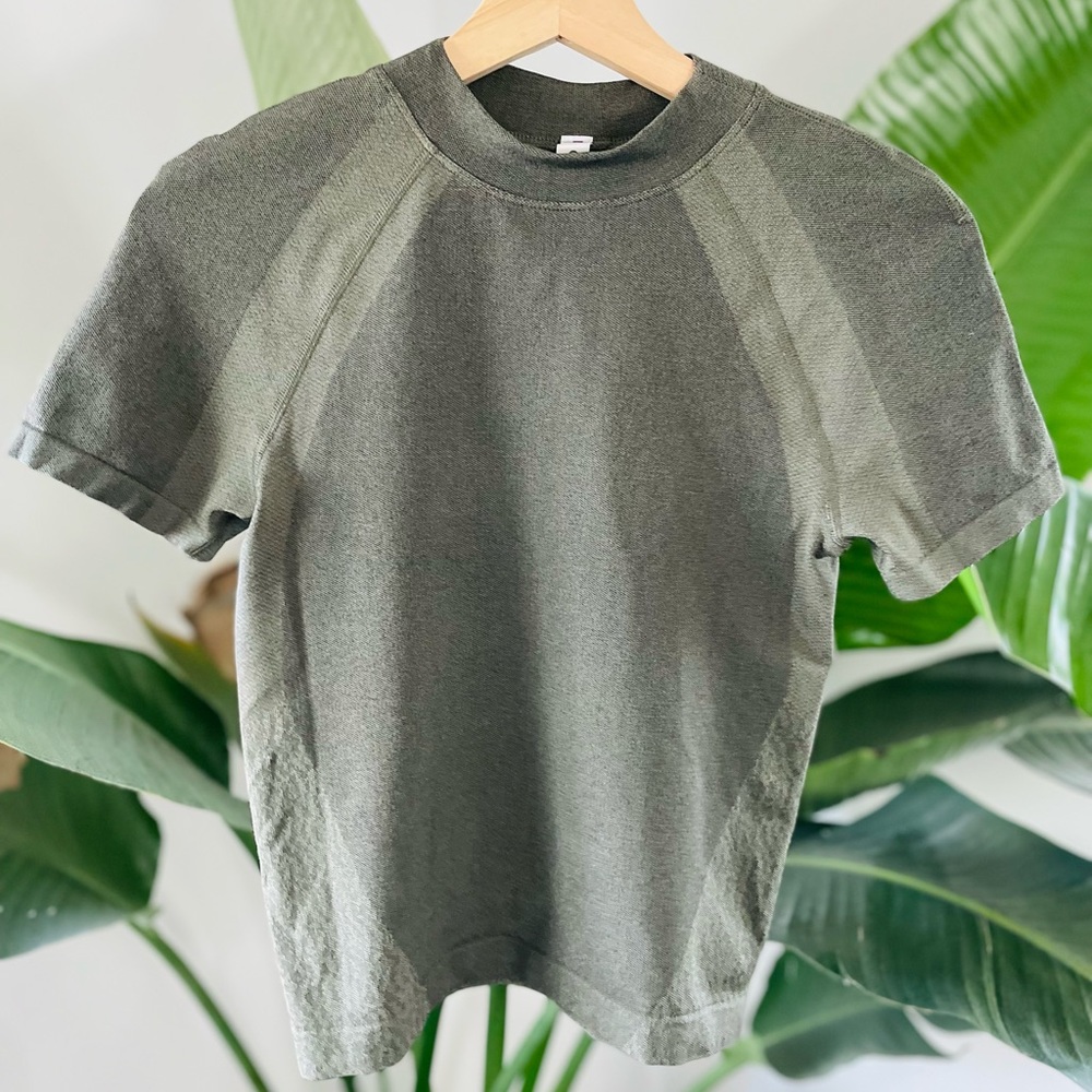 Lululemon Seamless Training Short Sleeve Shirt